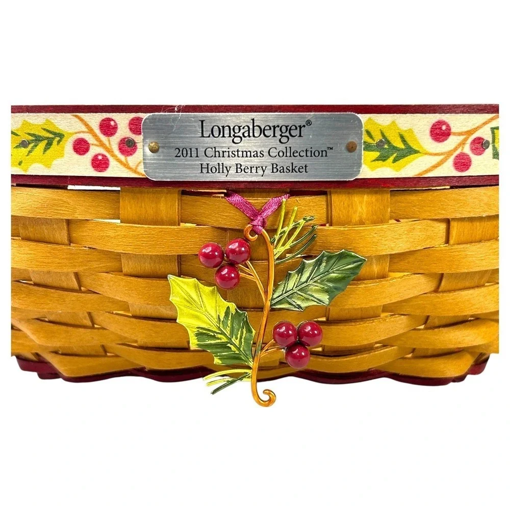 Longaberger Holly Berry Basket 2011 Christmas w/ Lid Liner Protector Tie-on Tags